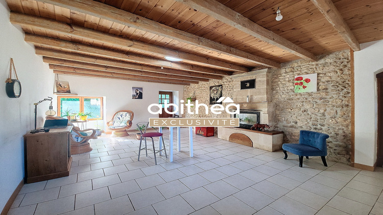 Ma-Cabane - Vente Maison Saint-Genis-de-Saintonge, 218 m²