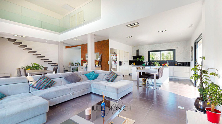 Ma-Cabane - Vente Maison SAINT GENIS DES FONTAINES, 206 m²