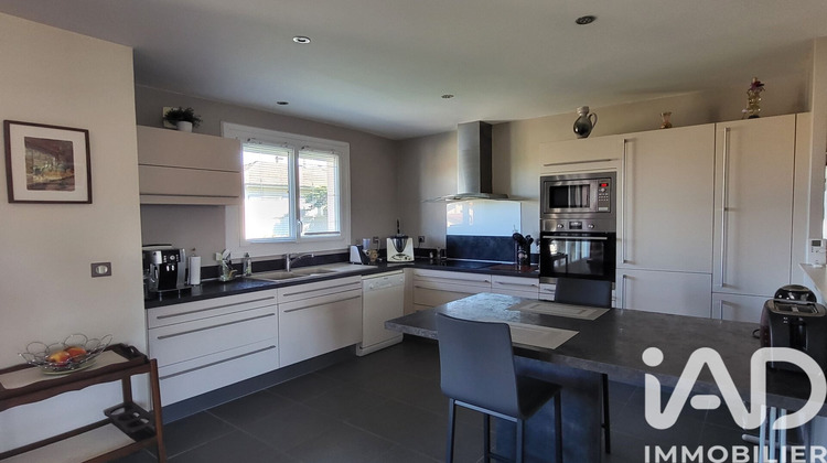 Ma-Cabane - Vente Maison Saint-Genis-Laval, 197 m²