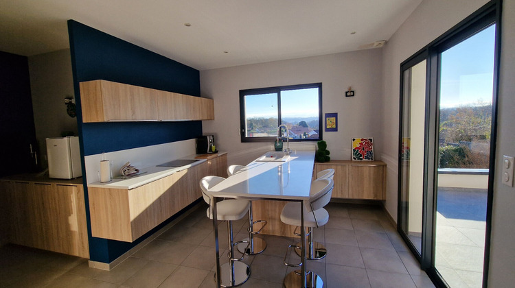 Ma-Cabane - Vente Maison SAINT-GENIS-LES-OLLIERES, 160 m²