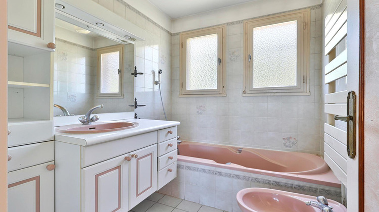 Ma-Cabane - Vente Maison SAINT-GENIS-LES-OLLIERES, 143 m²