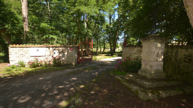 Ma-Cabane - Vente Maison SAINT-GERMAIN-D'ESTEUIL, 576 m²