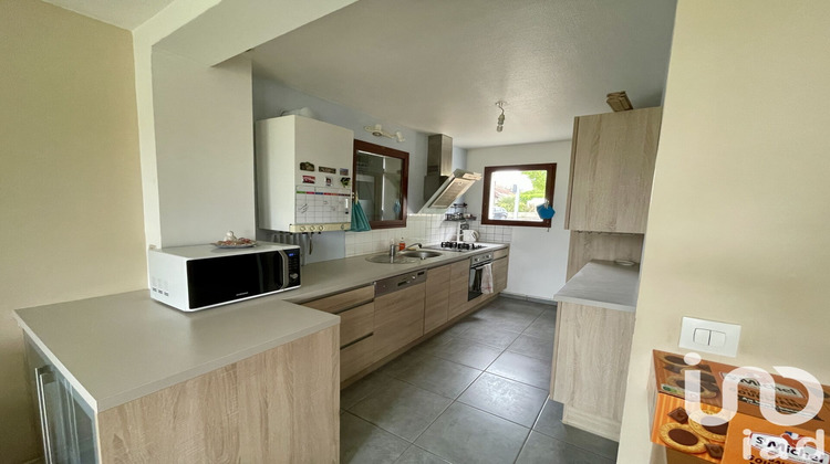 Ma-Cabane - Vente Maison Saint-Germain-du-Puy, 70 m²