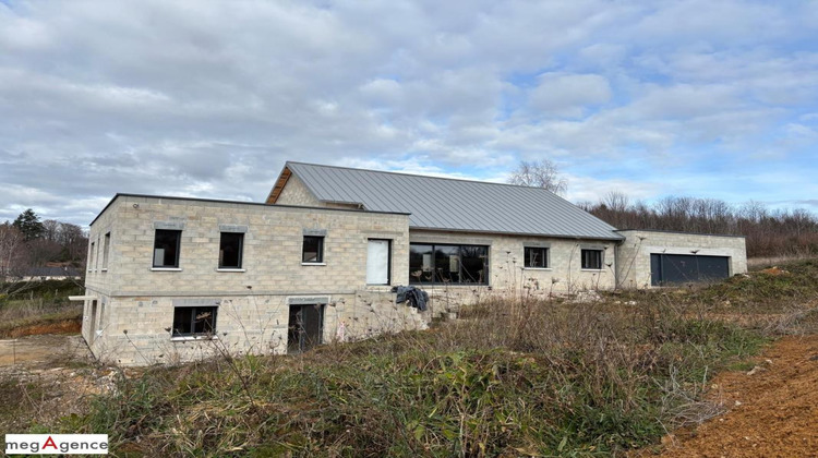Ma-Cabane - Vente Maison SAINT GERMAIN LES VERGNES, 277 m²