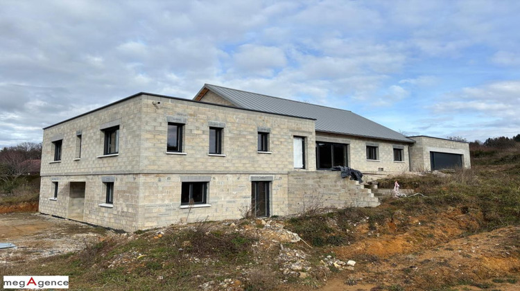 Ma-Cabane - Vente Maison SAINT GERMAIN LES VERGNES, 277 m²