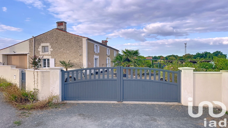 Ma-Cabane - Vente Maison Saint-Hilaire-des-Loges, 141 m²