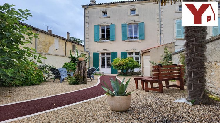 Ma-Cabane - Vente Maison Saint-Jean-d'Angély, 192 m²