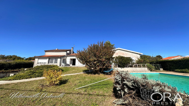 Ma-Cabane - Vente Maison Saint-Jean-d'Angély, 200 m²