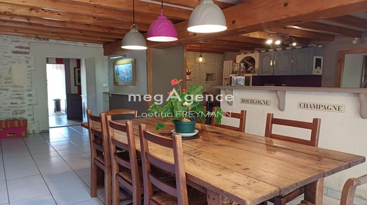 Ma-Cabane - Vente Maison SAINT JEAN D ANGELY, 245 m²