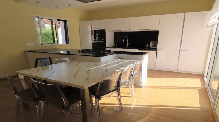 Ma-Cabane - Vente Maison SAINT JEAN DE LA RUELLE, 130 m²