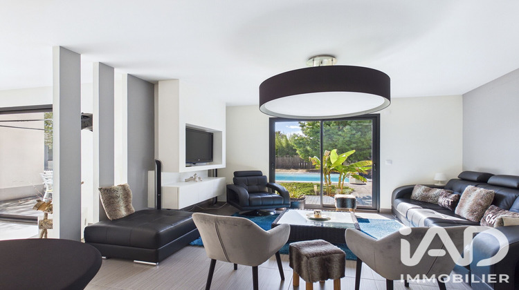 Ma-Cabane - Vente Maison Saint-Julien-les-Villas, 254 m²