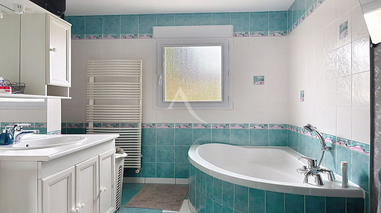 Ma-Cabane - Vente Maison SAINT-LAMBERT-DU-LATTAY, 136 m²