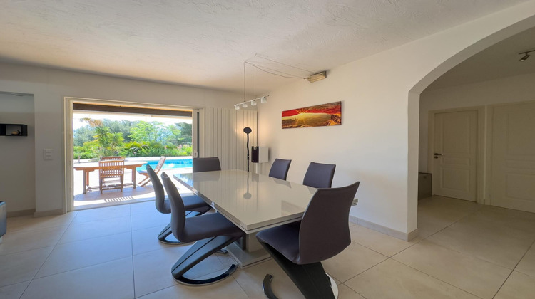 Ma-Cabane - Vente Maison Saint-Laurent-du-Var, 195 m²