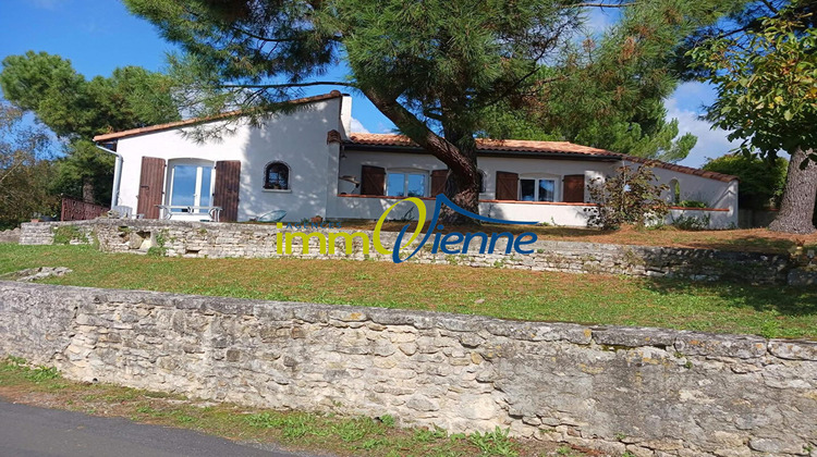 Ma-Cabane - Vente Maison SAINT-MAURICE-LA-CLOUERE, 130 m²