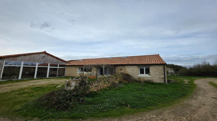 Ma-Cabane - Vente Maison Saint-Maurice-la-Clouere, 220 m²