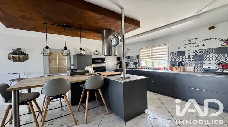 Ma-Cabane - Vente Maison Saint-Maurice-le-Girard, 205 m²
