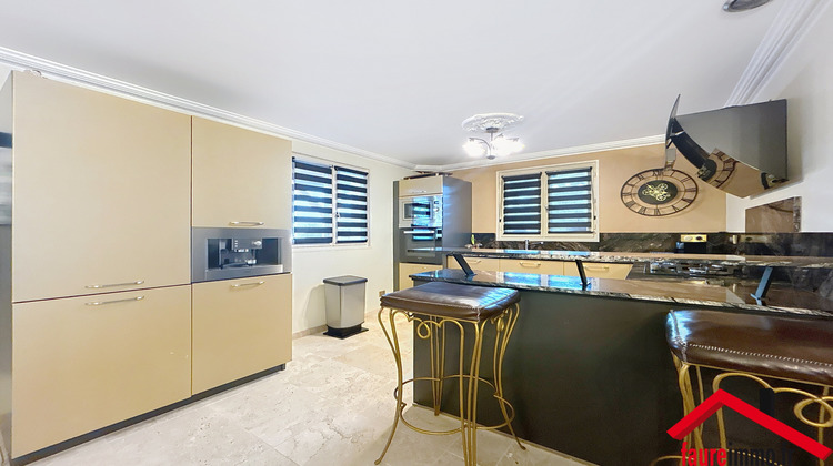 Ma-Cabane - Vente Maison Saint-Pantaléon-de-Larche, 175 m²