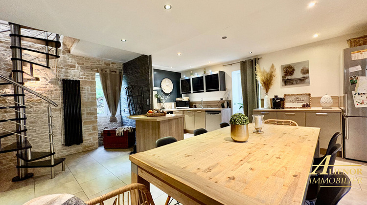 Ma-Cabane - Vente Maison SAINT-PIERRE-DE-CHIGNAC, 138 m²