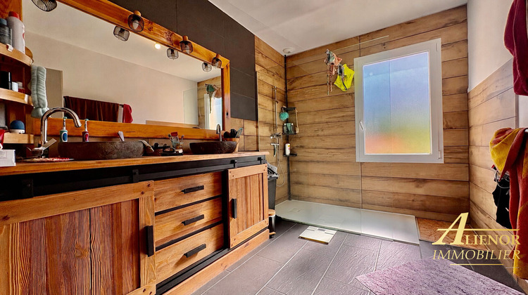 Ma-Cabane - Vente Maison SAINT-PIERRE-DE-CHIGNAC, 156 m²