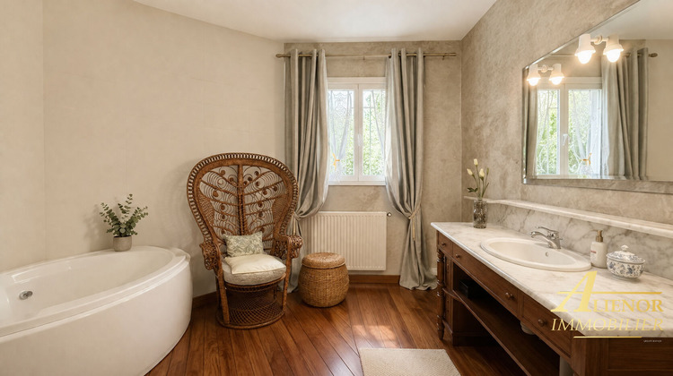 Ma-Cabane - Vente Maison SAINT-PIERRE-DE-CHIGNAC, 165 m²