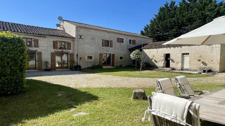 Ma-Cabane - Vente Maison SAINT PIERRE DE JUILLERS, 560 m²