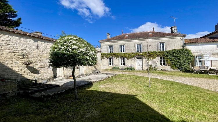 Ma-Cabane - Vente Maison SAINT PIERRE DE JUILLERS, 560 m²