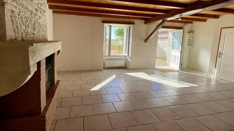 Ma-Cabane - Vente Maison SAINT PIERRE DE JUILLERS, 74 m²