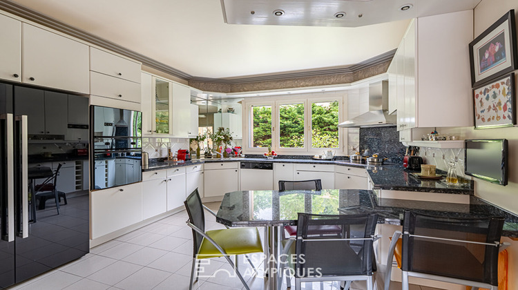 Ma-Cabane - Vente Maison SAINT-REMY-LES-CHEVREUSE, 258 m²