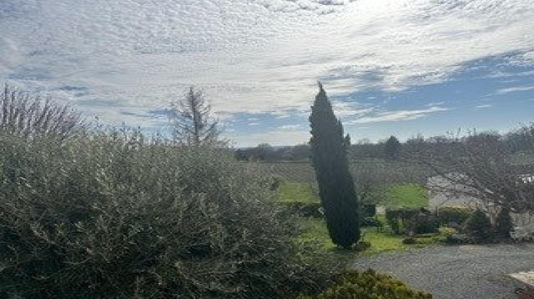 Ma-Cabane - Vente Maison Saint-Romain-la-Virvee, 188 m²