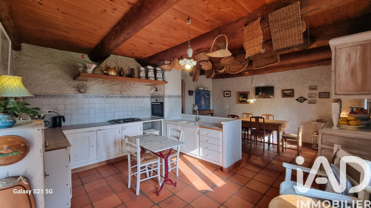 Ma-Cabane - Vente Maison Saint-Sauves-d'Auvergne, 300 m²