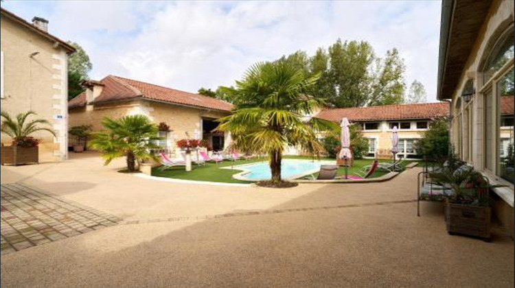 Ma-Cabane - Vente Maison SAINT-SULPICE-DE-ROUMAGNAC, 950 m²