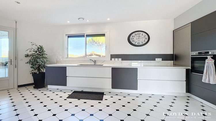 Ma-Cabane - Vente Maison Saint-Sulpice-de-Royan, 252 m²
