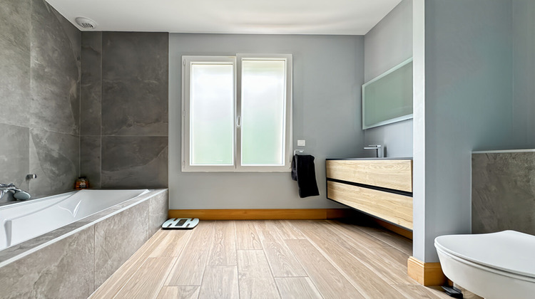 Ma-Cabane - Vente Maison SAINT-SULPICE-ET-CAMEYRAC, 295 m²