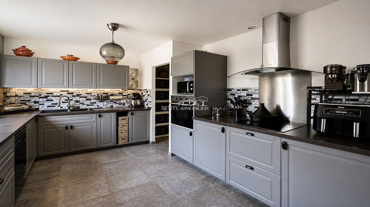 Ma-Cabane - Vente Maison SAINT-VICTORET, 120 m²