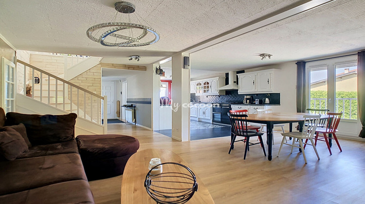 Ma-Cabane - Vente Maison SAINT-VULBAS, 219 m²