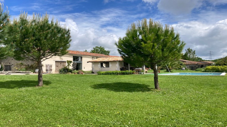 Ma-Cabane - Vente Maison Salles-de-Barbezieux, 292 m²