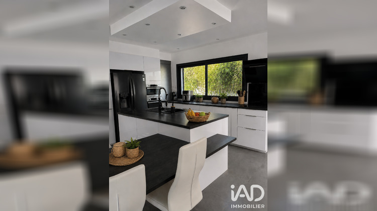 Ma-Cabane - Vente Maison Sanary-sur-Mer, 170 m²