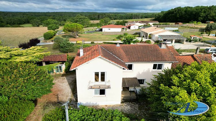 Ma-Cabane - Vente Maison SAVIGNAC-LES-EGLISES, 160 m²