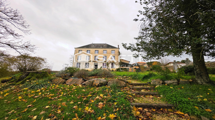 Ma-Cabane - Vente Maison Sommieres-du-Clain, 293 m²