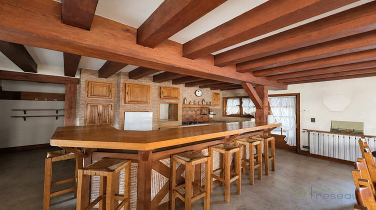 Ma-Cabane - Vente Maison THIERS SUR THEVE, 270 m²
