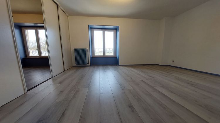 Ma-Cabane - Vente Maison VENDEUVRE-DU-POITOU, 210 m²