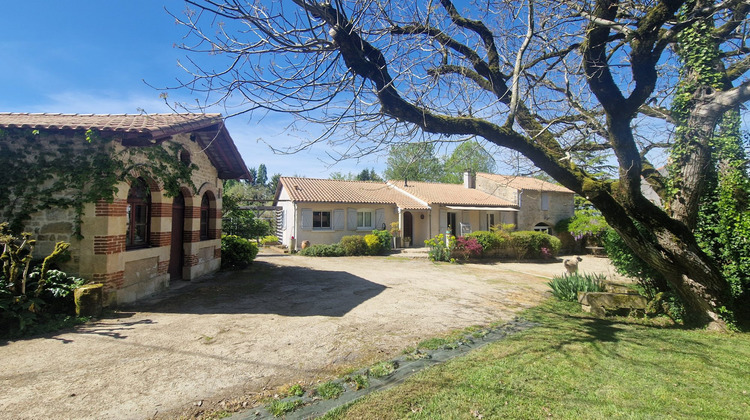 Ma-Cabane - Vente Maison Vouillé, 242 m²