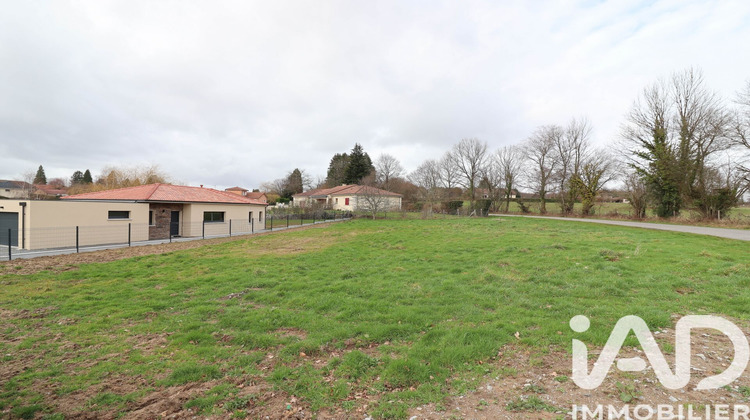 Ma-Cabane - Vente Terrain Chaptelat, 1037 m²