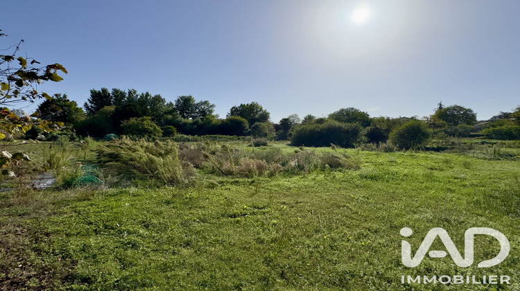 Ma-Cabane - Vente Terrain Châteauneuf-sur-Charente, 2564 m²