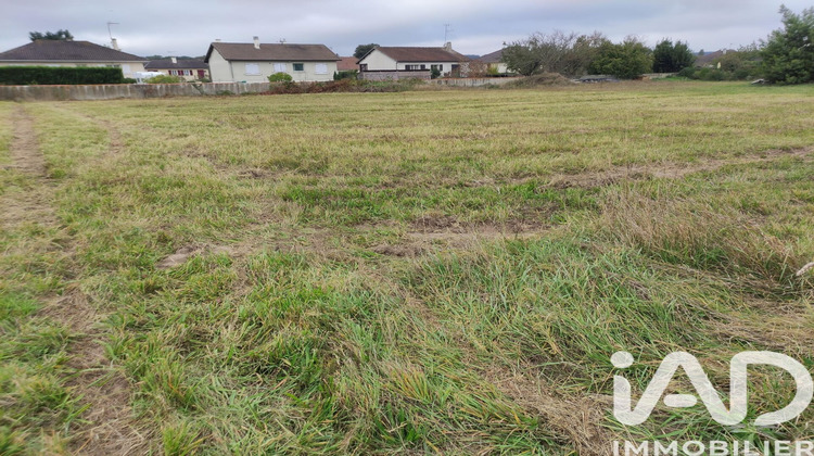 Ma-Cabane - Vente Terrain Civaux, 1347 m²