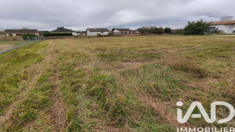 Ma-Cabane - Vente Terrain Civaux, 1347 m²
