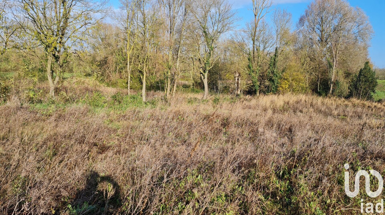 Ma-Cabane - Vente Terrain Loire-les-Marais, 694 m²