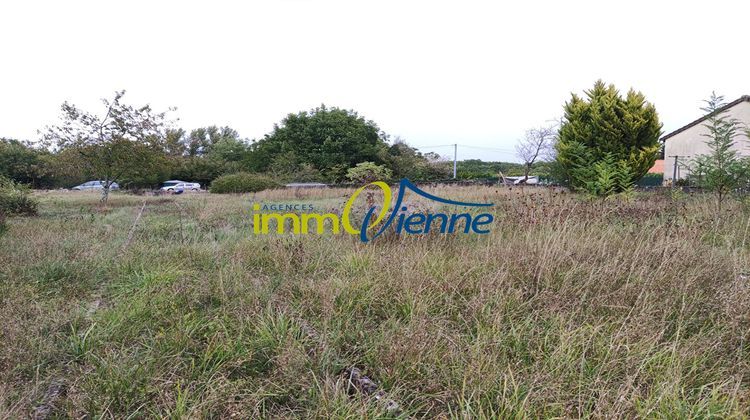 Ma-Cabane - Vente Terrain LUSSAC-LES-CHATEAUX, 1216 m²