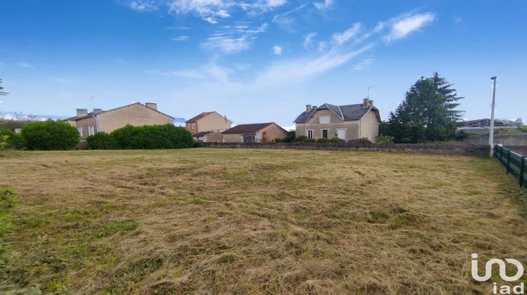 Ma-Cabane - Vente Terrain Lussac-les-Châteaux, 1650 m²