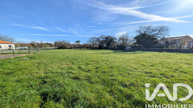 Ma-Cabane - Vente Terrain Lussac-les-Châteaux, 1072 m²
